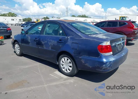 2005 Toyota Camry Le z USA, uszkodzony, nr VIN 4T1BE32K15U090880